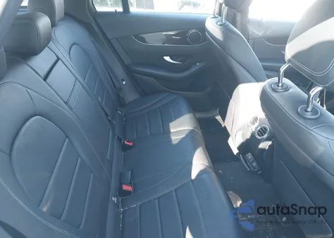 2016 Mercedes-Benz Glc 300 4Matic z USA, uszkodzony, nr VIN WDC0G4KB6GF074462